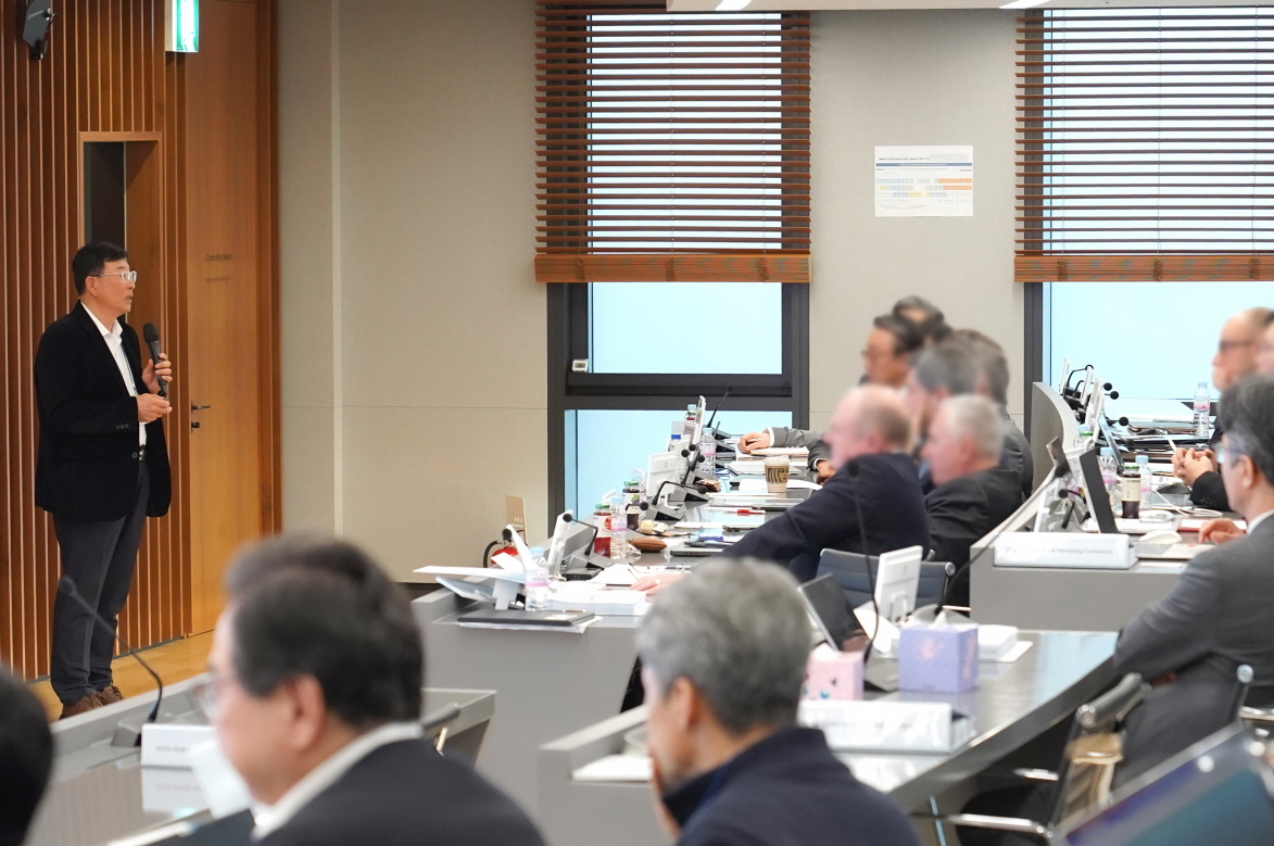 사진3_지난_21일_서울_송파구_씨젠_본사에서_열린_법인전략회의에서_신대호_영업∙마케팅_총괄_부사장이_올해_글로벌